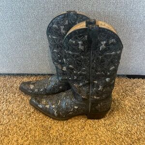 Shyanne Tan and Black Cowboy Boots